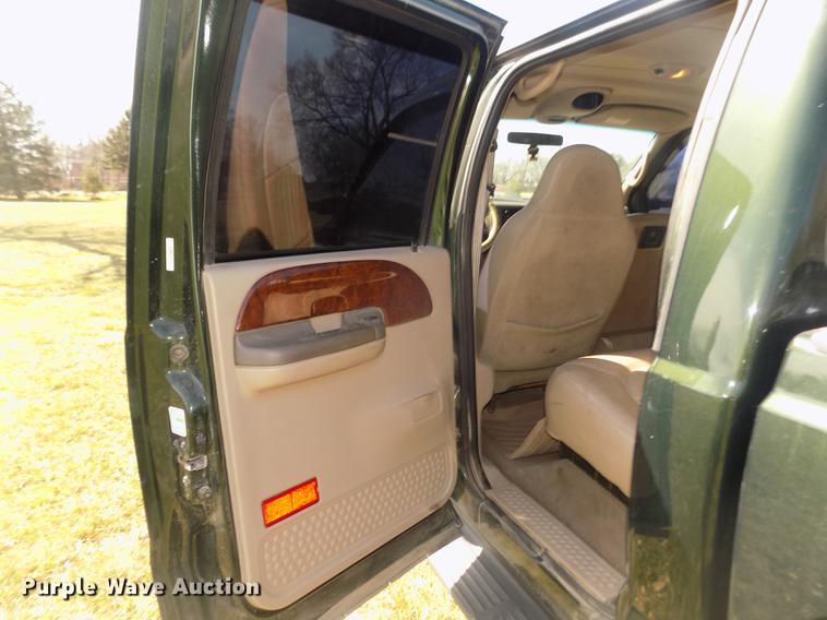 image for item DD2789 2000 Ford F350 Super Duty Lariat Crew Cab pickup truck