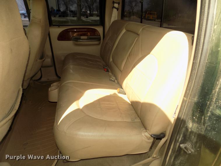 image for item DD2789 2000 Ford F350 Super Duty Lariat Crew Cab pickup truck