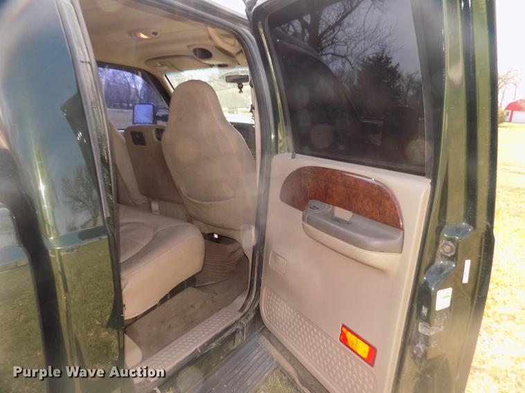 image for item DD2789 2000 Ford F350 Super Duty Lariat Crew Cab pickup truck