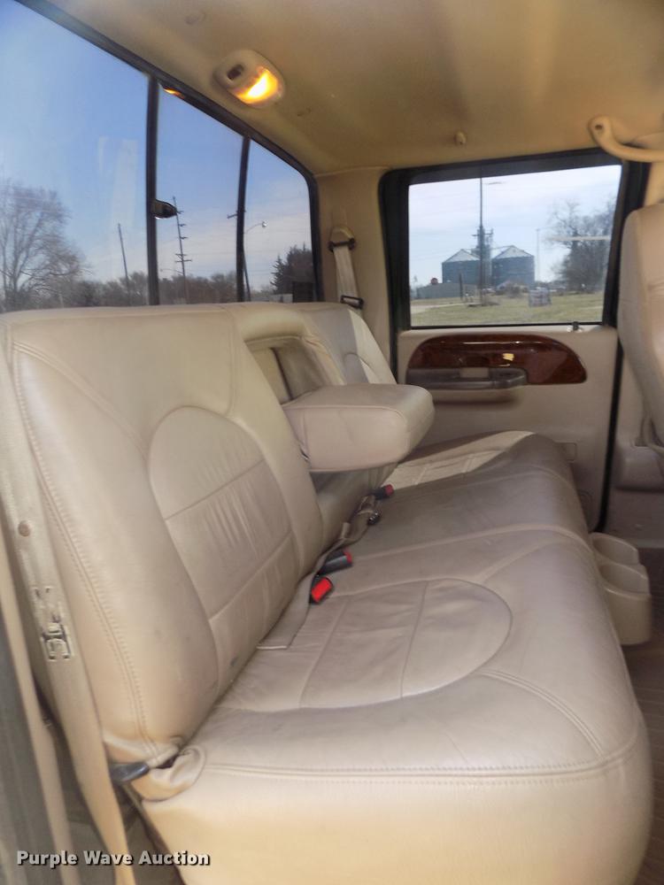 image for item DD2789 2000 Ford F350 Super Duty Lariat Crew Cab pickup truck