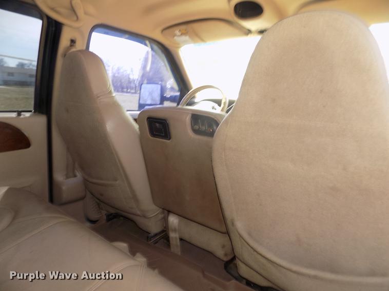 image for item DD2789 2000 Ford F350 Super Duty Lariat Crew Cab pickup truck