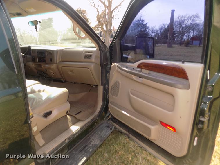 image for item DD2789 2000 Ford F350 Super Duty Lariat Crew Cab pickup truck