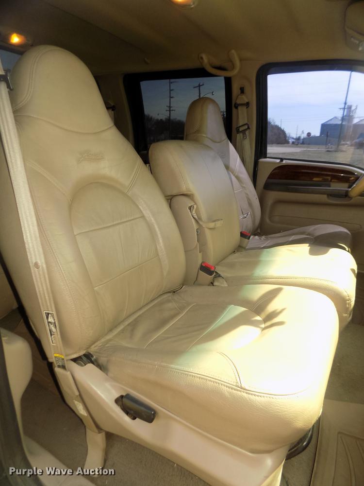 image for item DD2789 2000 Ford F350 Super Duty Lariat Crew Cab pickup truck