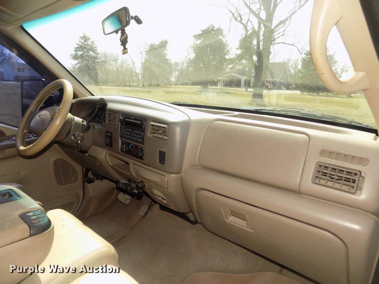 image for item DD2789 2000 Ford F350 Super Duty Lariat Crew Cab pickup truck