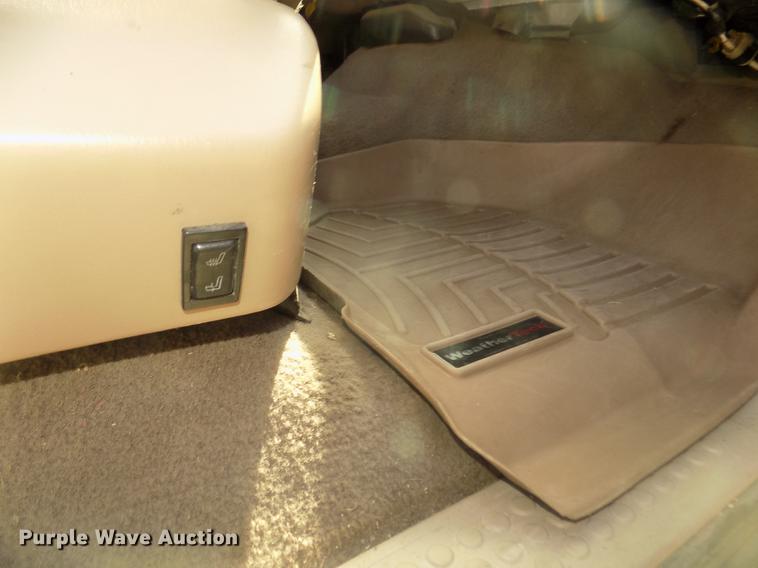 image for item DD2789 2000 Ford F350 Super Duty Lariat Crew Cab pickup truck