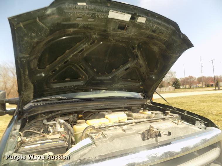 image for item DD2789 2000 Ford F350 Super Duty Lariat Crew Cab pickup truck