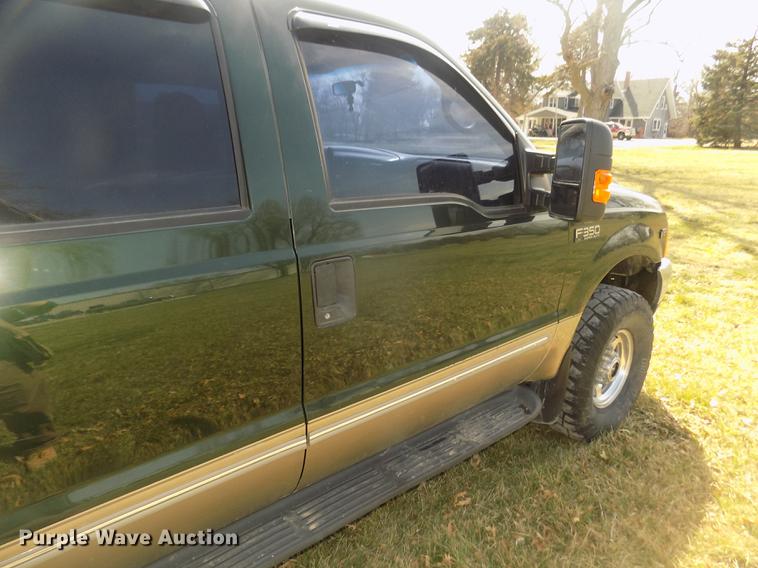 image for item DD2789 2000 Ford F350 Super Duty Lariat Crew Cab pickup truck