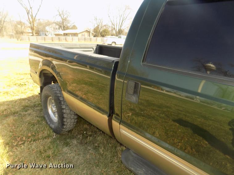 image for item DD2789 2000 Ford F350 Super Duty Lariat Crew Cab pickup truck