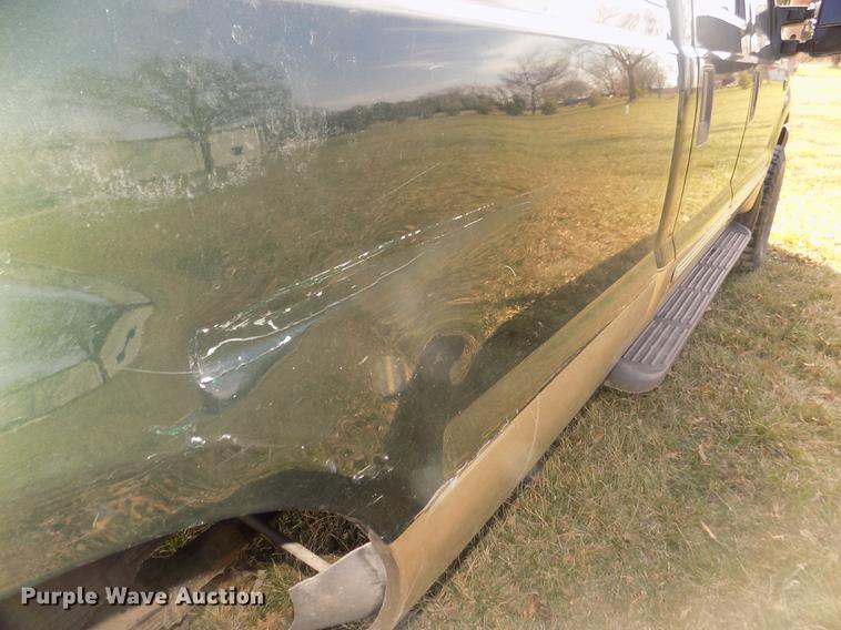 image for item DD2789 2000 Ford F350 Super Duty Lariat Crew Cab pickup truck