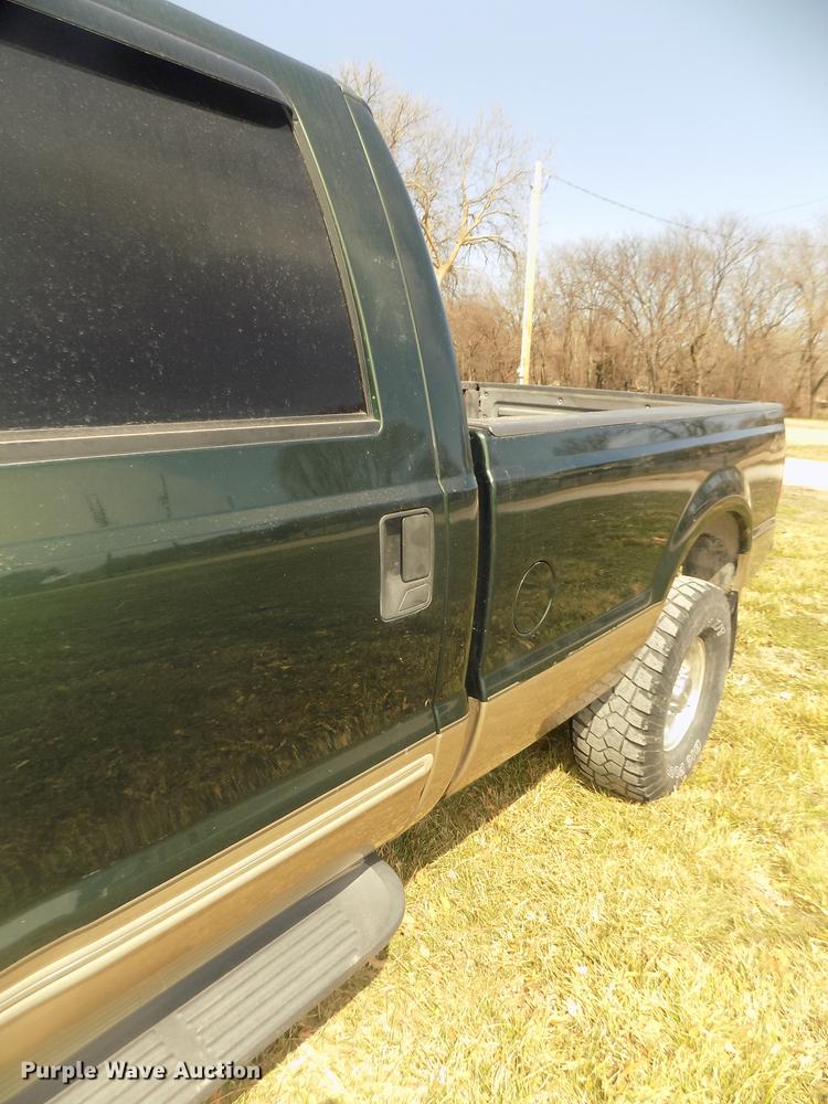 image for item DD2789 2000 Ford F350 Super Duty Lariat Crew Cab pickup truck