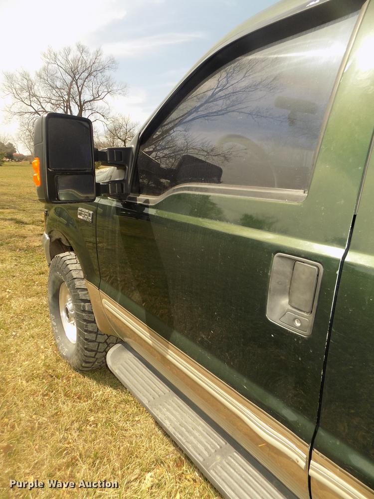 image for item DD2789 2000 Ford F350 Super Duty Lariat Crew Cab pickup truck