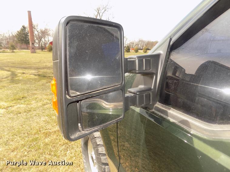 image for item DD2789 2000 Ford F350 Super Duty Lariat Crew Cab pickup truck