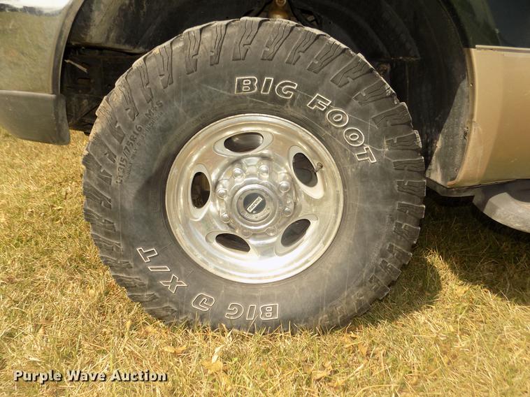 image for item DD2789 2000 Ford F350 Super Duty Lariat Crew Cab pickup truck