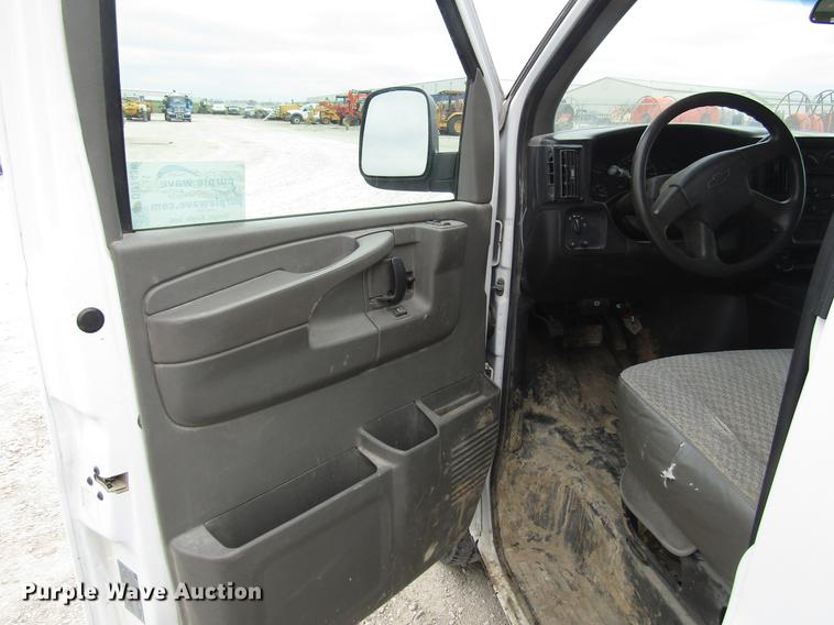 image for item DD7436 2007 Chevrolet Express 1500 van