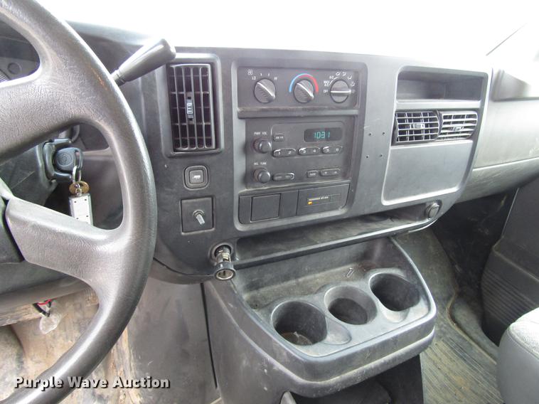 image for item DD7436 2007 Chevrolet Express 1500 van
