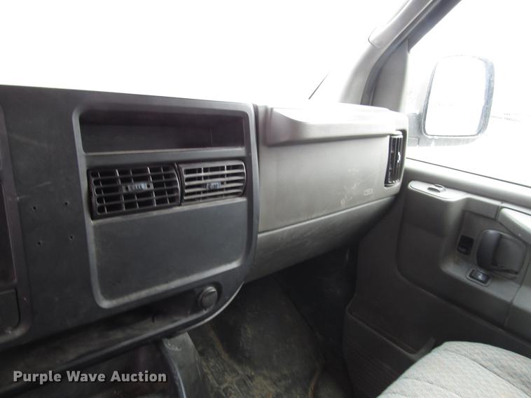 image for item DD7436 2007 Chevrolet Express 1500 van