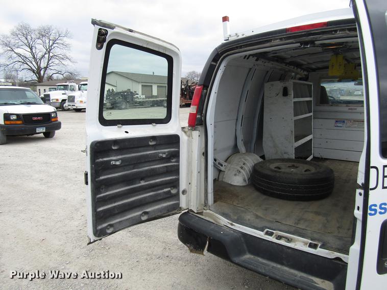 image for item DD7436 2007 Chevrolet Express 1500 van