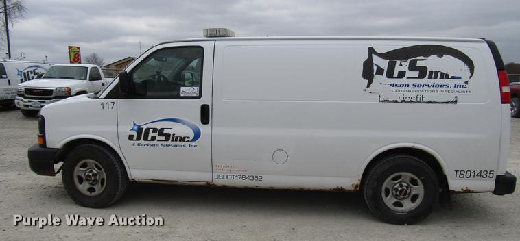 image for item DD7437 2006 GMC Savana G1500 van