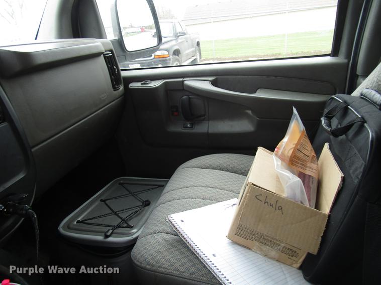 image for item DD7437 2006 GMC Savana G1500 van