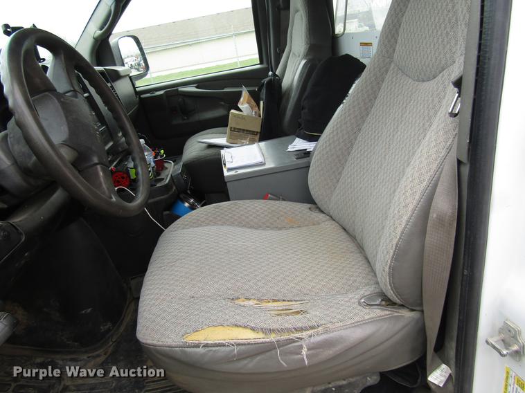 image for item DD7437 2006 GMC Savana G1500 van