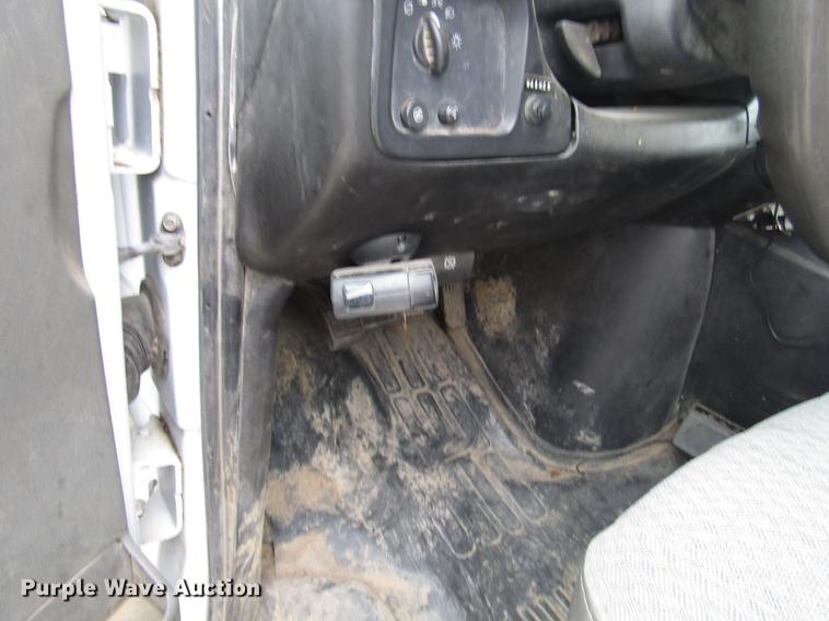 image for item DD7437 2006 GMC Savana G1500 van