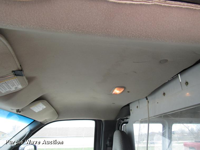 image for item DD7437 2006 GMC Savana G1500 van