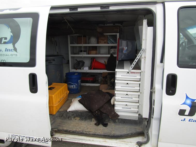image for item DD7437 2006 GMC Savana G1500 van