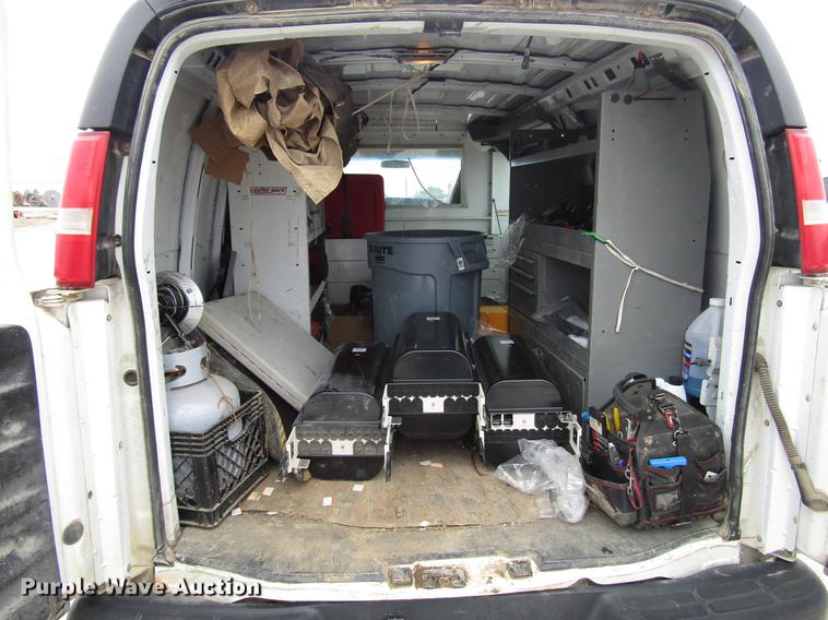 image for item DD7437 2006 GMC Savana G1500 van