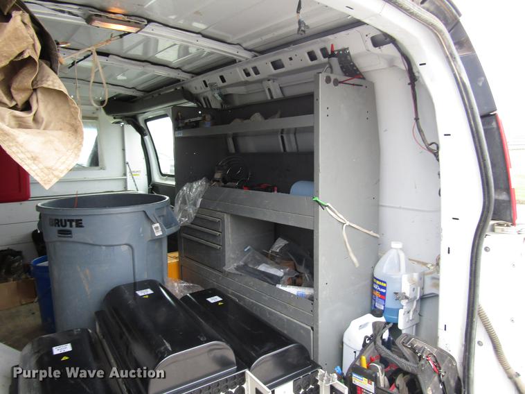 image for item DD7437 2006 GMC Savana G1500 van