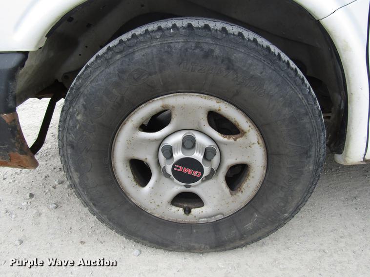 image for item DD7437 2006 GMC Savana G1500 van