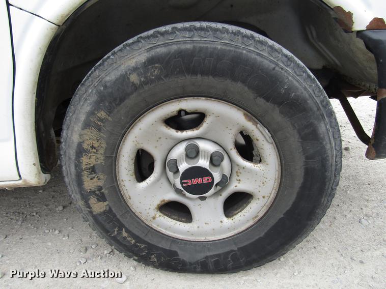 image for item DD7437 2006 GMC Savana G1500 van