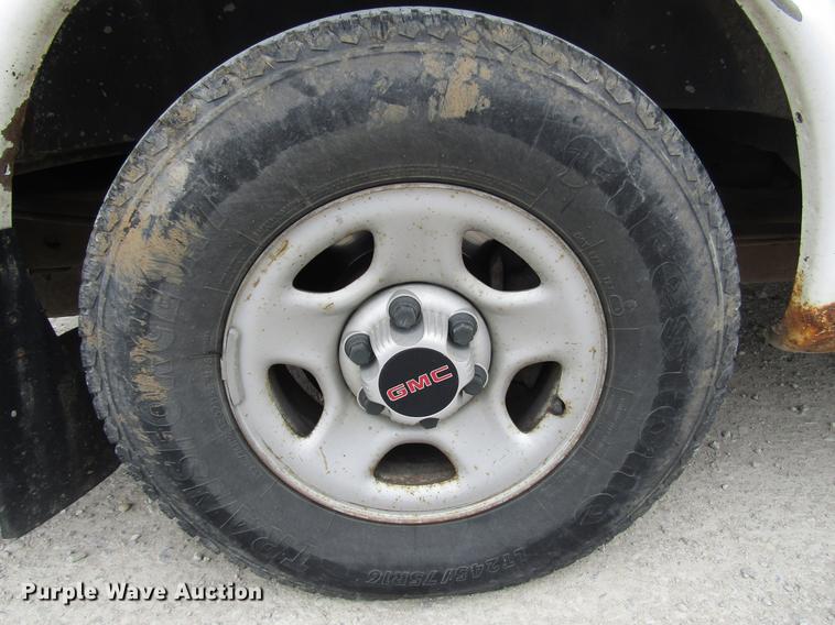 image for item DD7437 2006 GMC Savana G1500 van