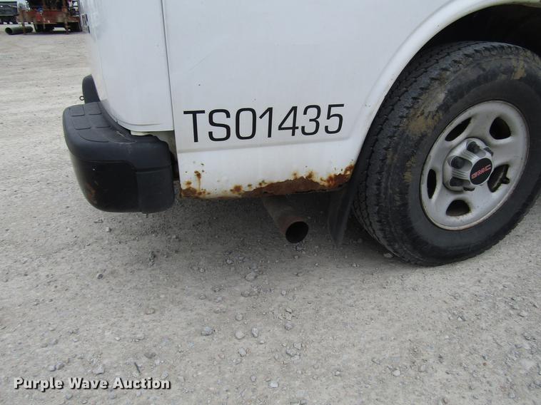 image for item DD7437 2006 GMC Savana G1500 van