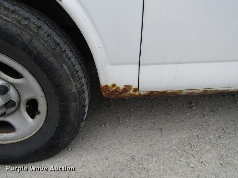 image for item DD7437 2006 GMC Savana G1500 van