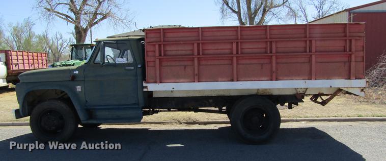 image for item DE6725 1964 Chevrolet C60 grain truck