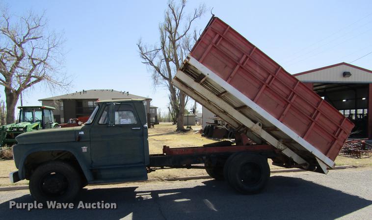 image for item DE6725 1964 Chevrolet C60 grain truck