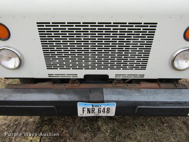 image for item DF3767 2003 Workhorse box truck