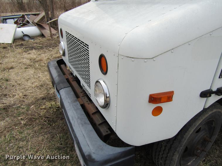 image for item DF3767 2003 Workhorse box truck