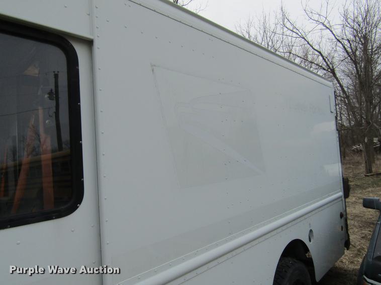 image for item DF3767 2003 Workhorse box truck