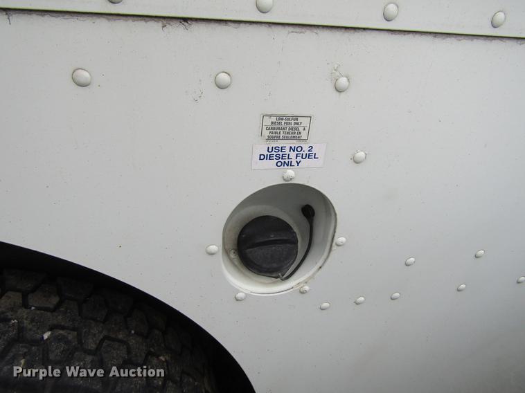 image for item DF3767 2003 Workhorse box truck