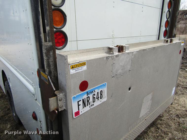 image for item DF3767 2003 Workhorse box truck