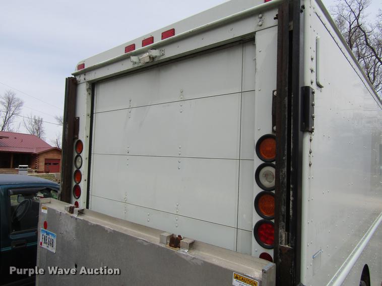 image for item DF3767 2003 Workhorse box truck