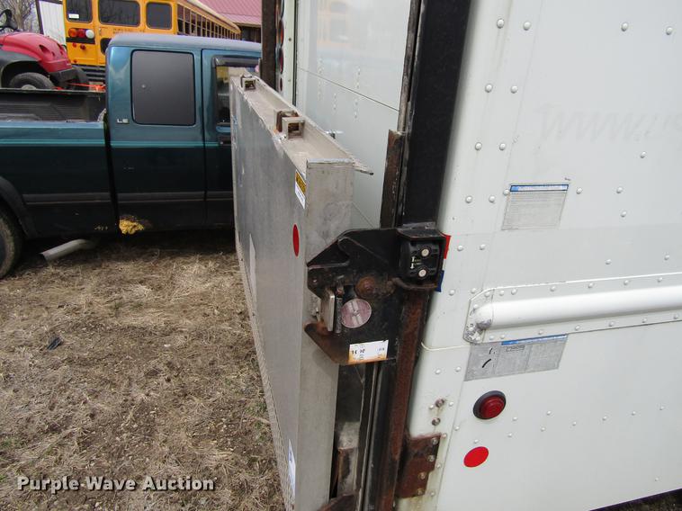 image for item DF3767 2003 Workhorse box truck
