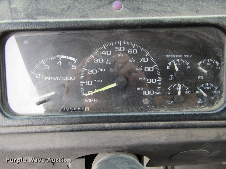 image for item DF3767 2003 Workhorse box truck