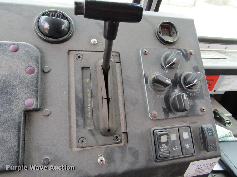 image for item DF3767 2003 Workhorse box truck