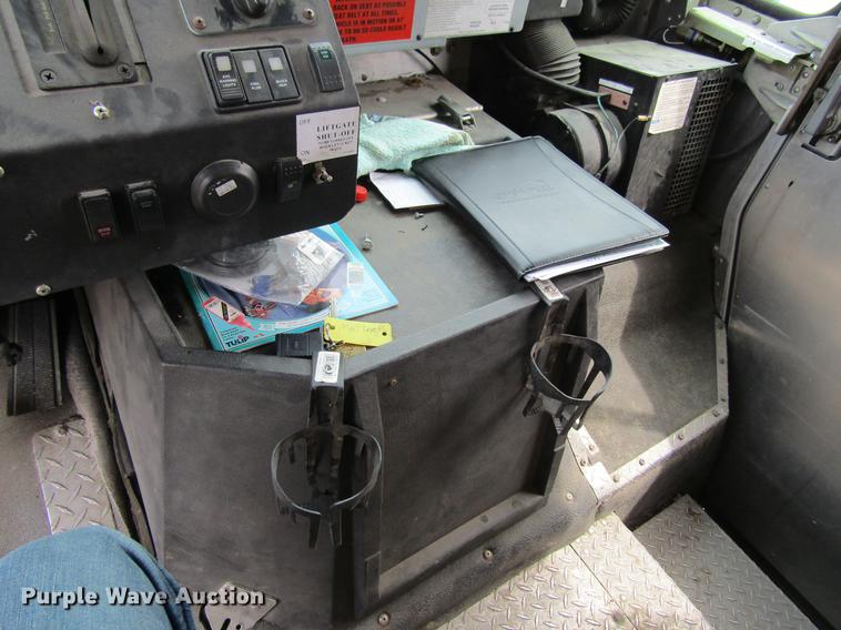 image for item DF3767 2003 Workhorse box truck