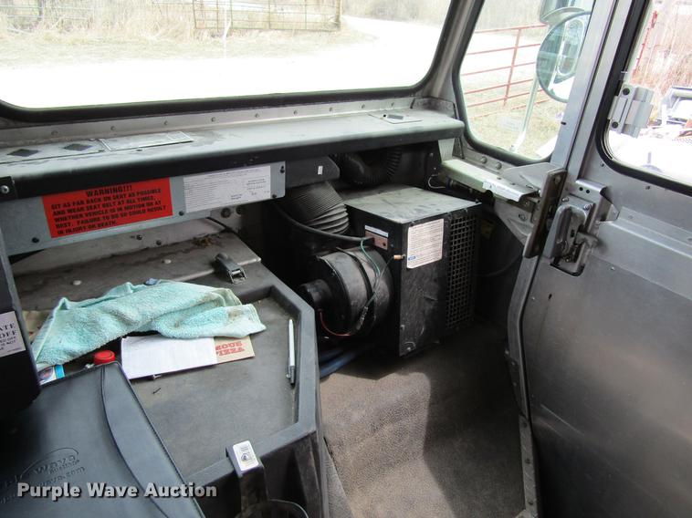 image for item DF3767 2003 Workhorse box truck