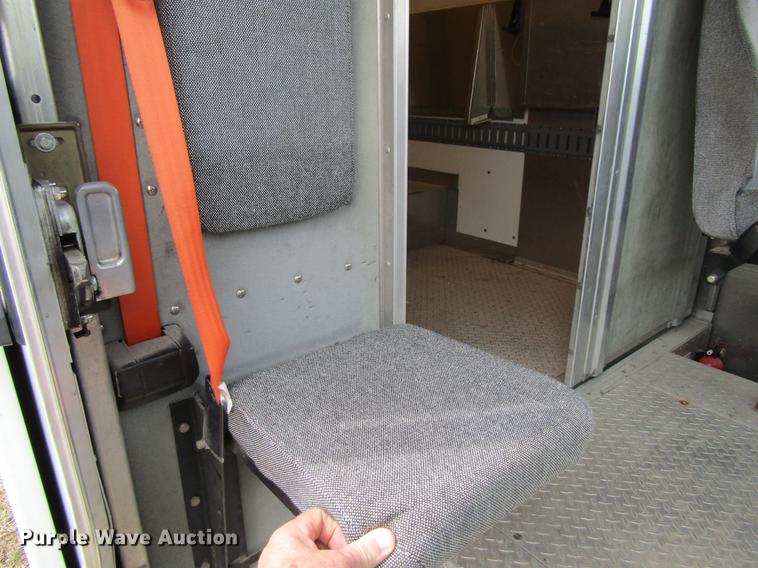 image for item DF3767 2003 Workhorse box truck