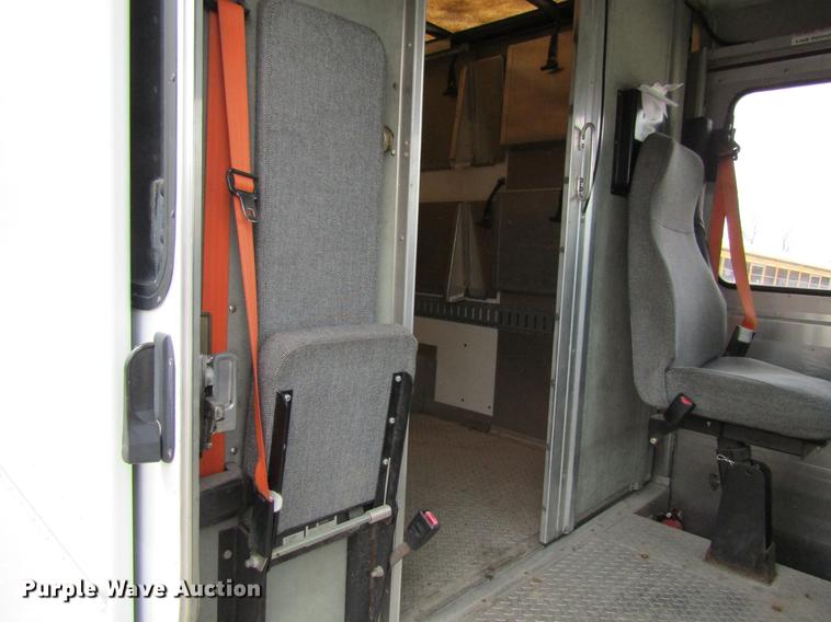 image for item DF3767 2003 Workhorse box truck