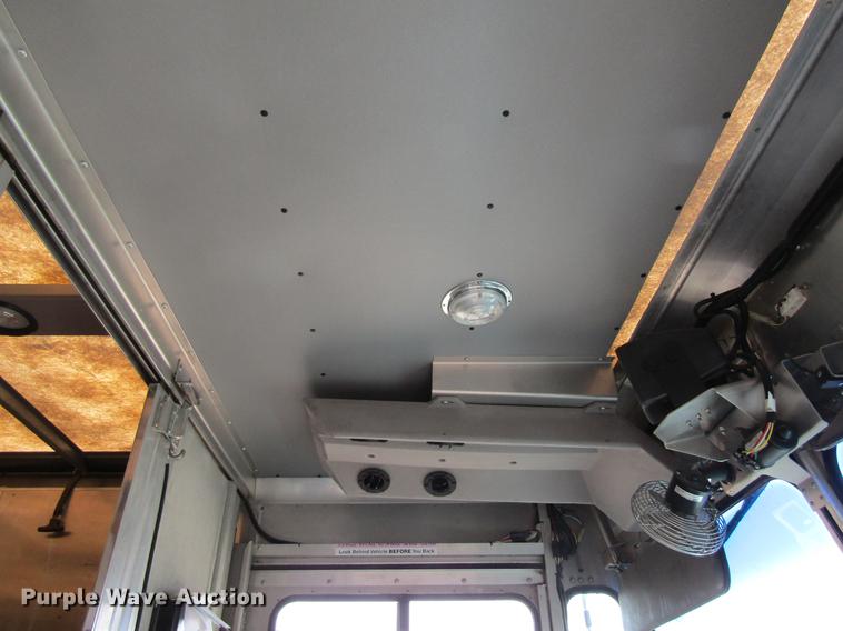 image for item DF3767 2003 Workhorse box truck